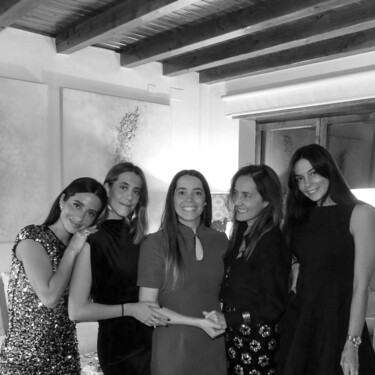 Zara agotará la falda midi efecto piel favorita de las de las mayores de 50 por 29 euros 