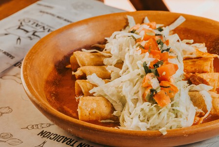 Cómo hacer flautas de pollo con la receta del Chef Oropeza: llevan una mezcla de ingredientes que resalta el sabor