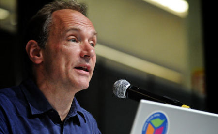 Tim Berners-Lee en contra de las aplicaciones móviles y el control de la Red
