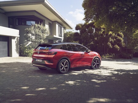 Nuevo Volkswagen ID.4 GTX: la versión deportiva del SUV eléctrico con 299 CV es 5.000 euros más barata que el Ford Mustang Mach-E