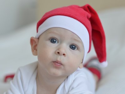 Cinco ideas para celebrar y recordar la primera Navidad del bebé