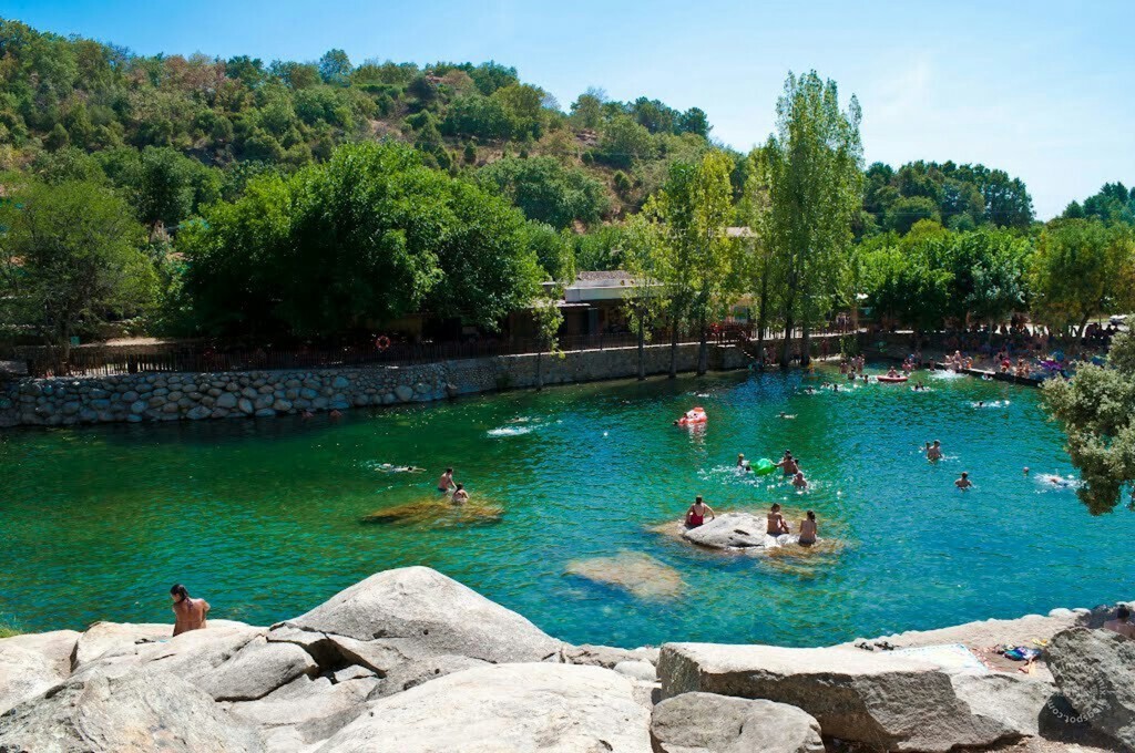 El pueblo encantador de Castilla y León lleno de piscinas naturales y noches frescas, perfecto para huir del calor 