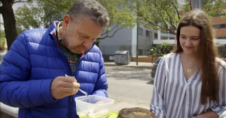 Chicote visita las residencias de estudiantes universitarios: una experta en seguridad alimentaria nos cuenta los requisitos que deben cumplir