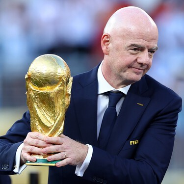 Infantino quería 64 selecciones para la Copa del Mundo de 2030, pero 136 ya le han dado la espalda: ahora su plan de negocios es la mayor crisis institucional de la FIFA 