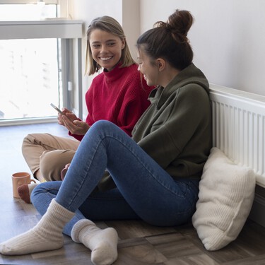 Llega a Leroy Merlin el panel reflectante de calor para ahorrar un 20% en calefacción: se coloca detrás del radiador