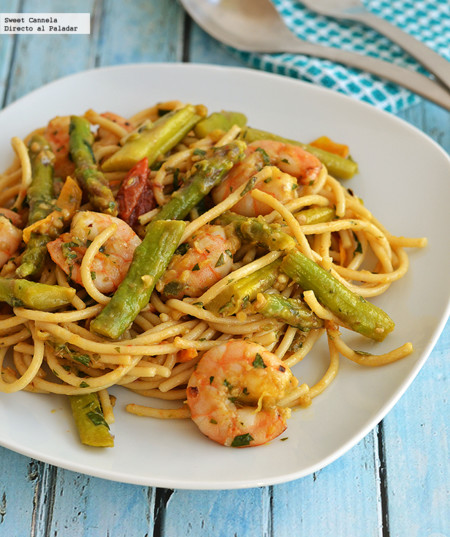 Spaghetti con camarones y espárragos. Receta