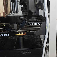 Un jugador mete una GPU de 2.700 euros en una caja diminuta. Lo sorprendente no es que quepa, sino que funcione 