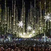 En Barcelona las luces de Navidad brillarán durante casi seis meses al año. El motivo: espantar a carteristas