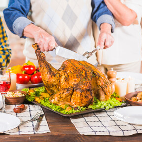 Los cuchillos eléctricos son el colmo del viejunismo, pero son ideales para cortar grandes piezas de carne en Navidad