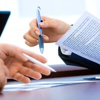 El Gobierno presenta una reforma laboral que podría haber firmado el PP