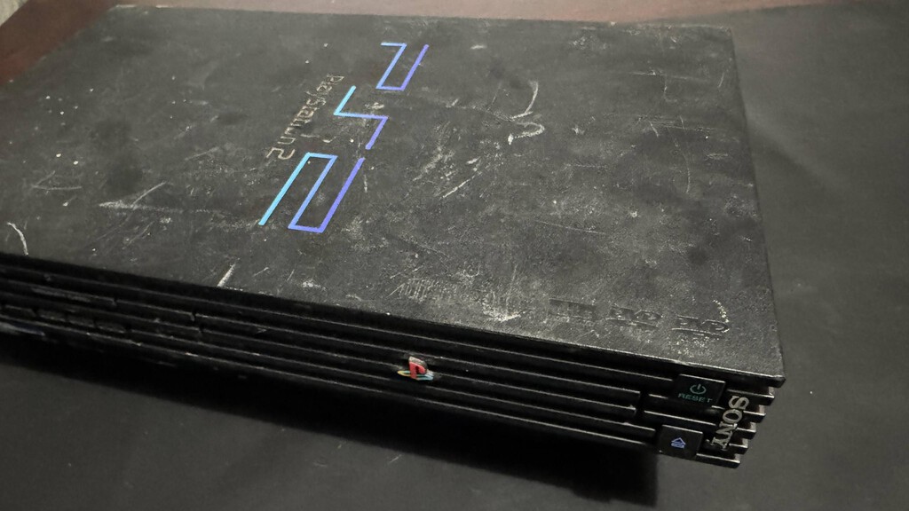 Se encontró una PS2 en el tianguis por 100 pesos: estaba rota, pero la persona que la compró hizo magia con ella 