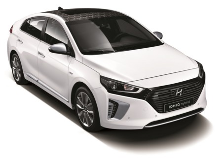 El Hyundai Ioniq destapa su aspecto, algunos detalles y nos deja en ascuas sobre sus baterías hasta marzo