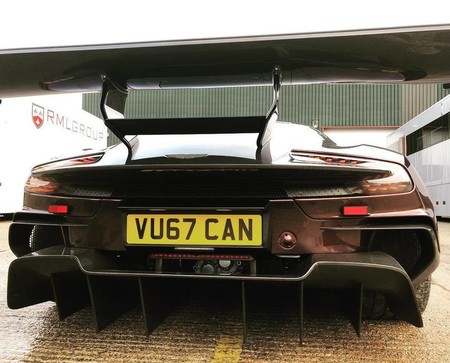 Este es el único Aston Martin Vulcan matriculado: ¡menuda burrada!