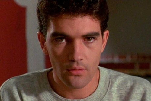 "Un chico cubano que trabajaba llevando cafés a sus jefes fue mi primer representante". Antonio Banderas recuerda sus primeros pasos en Hollywood 