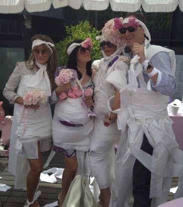 Victoria Beckham hace el payaso en su baby shower