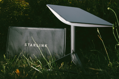 Starlink antena. Créditos: 	AdrianHancu/GettyImages