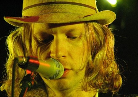 Beck se suma a los artistas críticos con Spotify: "alguien va a tener que ceder"