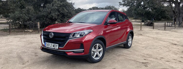 Probamos el DFSK 500: un SUV urbano chino que ofrece espacio, sencillez y la etiqueta ECO por 20.000 euros
