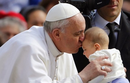 El Papa Francisco animó a las madres a "amamantar con toda normalidad" en la Capilla Sixtina