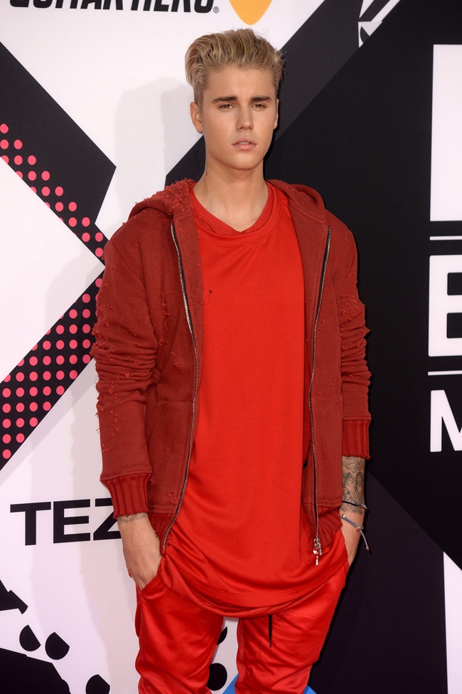 Társkereső justin bieber juego csókos játékok