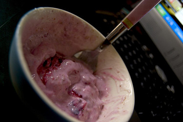 Una opción sabrosa y natural en la mesa y la cocina: el yogur de fresa sin lactosa