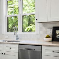 Olvídate de volver a fregar los platos: Samsung tiene un lavavajillas silencioso y de bajo consumo rebajado 