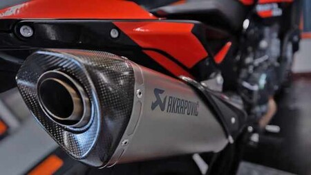 Ktm 890 Duke R Tech 3 01