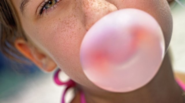 ¿Es peligroso tragarse un chicle? ¿Se queda en el estómago sin digerir?