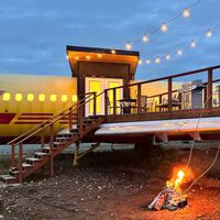 El avión camper definitivo se lo ha inventado este ex piloto: tiene sauna y  jacuzzi y puedes alquilarlo por 500 euros la noche