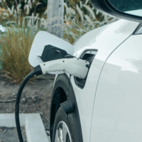 Países Bajos ha tenido una idea para evitar apagones como el de España: estabilizar la red con coches eléctricos 