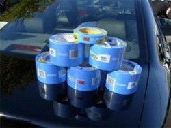 Cómo "pintar" un coche con cinta de embalaje