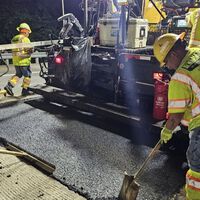 Texas ya prueba asfalto con plástico reciclado, más resistente al calor y al tráfico, y la idea suena a salvación para las llantas en México