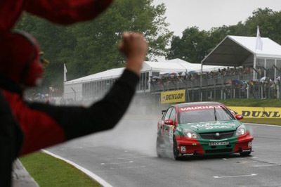 BTCC: 2 de 3 para Giovanardi en Brands Hatch