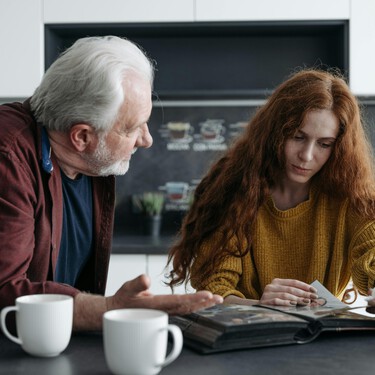 La Generación Z con padres helicóptero ha cambiado las tornas: quienes vigilaban se han convertido en vigilados