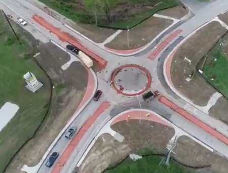 Una rotonda ha aterrizado en Kentucky, y se ha armado un monumental lío cuando la gente se ha puesto a usarla