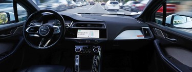 No hace falta piratear el software de un coche autónomo para hackearlo: un simple cartel puede manipular su inteligencia artificial