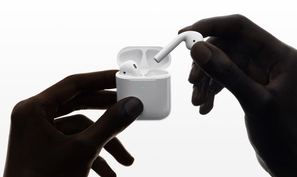Nuevos AirPods de Apple: la renovación se queda en carga sin cables opcional y la integración de Siri para interactuar con la voz