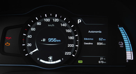 Hyundai IONIQ híbrido enchufable, prueba contacto