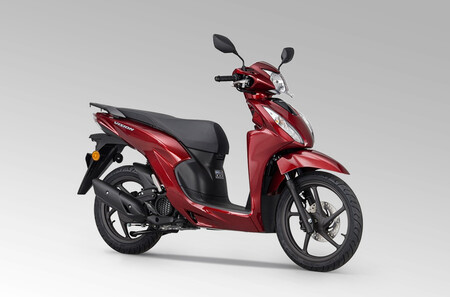 El Honda Vision 110 se renueva con más tecnología pero los mismos 9 CV para seguir siendo siendo el scooter más barato de Honda
