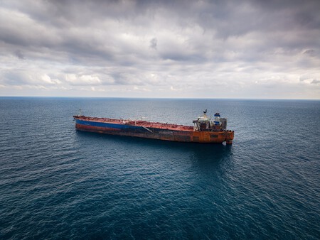 Navio petroleiro em alto mar