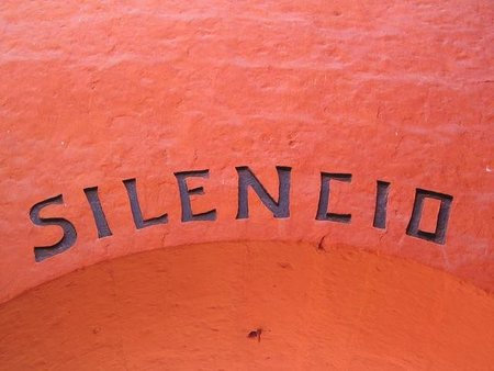 La Defensora del Pueblo denuncia que Hacienda recurre en exceso al silencio administrativo