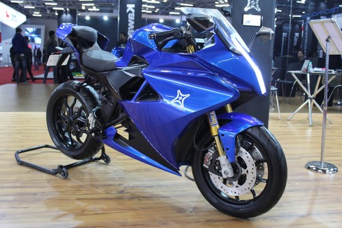 Eléctrica, con 70 cv y 200 km de autonomía: La Emflux One quiere poner las pilas a las motos deportivas medias