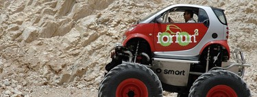 No es IA: hubo una vez que Smart decidió convertir a su diminuto auto en este absurdo "monster truck” 