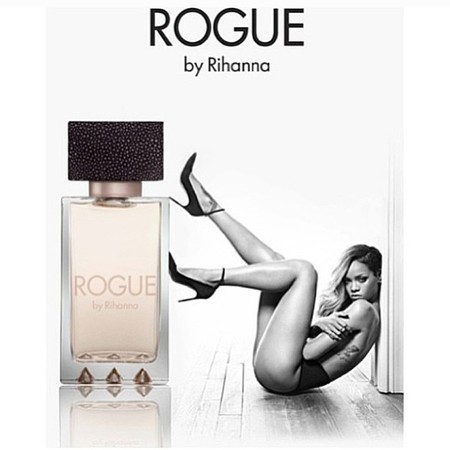 Qué mejor forma de promocionar un perfume de Rihanna, que con un despelote