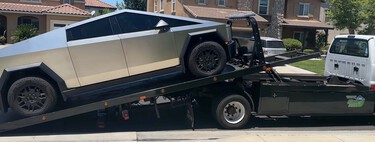 “Solo quiero que funcione bien”. Se compra una Tesla Cybertruck de 90.000 euros hace seis meses. Lleva ocho visitas al taller y se la devuelven igual de rota