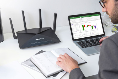 El nuevo Nighthawk X10 de Netgear viene con lo último en WiFi AD de hasta 7,9 Gbps y Ethernet a 10 Gbps