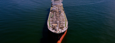Los barcos petroleros están cambiando de ruta para evitar el estrecho de Ormuz. Quién va a pagar el desvío: nosotros 