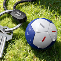 La alternativa al AirTag para los más futboleros es de Ugreen: un localizador con forma de balón y autonomía de varios años