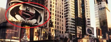 Si paras Soy Leyenda en el minuto 7:45 verás el cartel de una película de DC que no se estrenó hasta una década después Si paras Soy Leyenda en el minuto 7:45 verás el cartel de una película de DC que no se estrenó hasta una década después