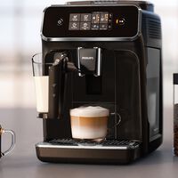 Disfruta de un espresso o un cappuccino con calidad barista con solo pulsar un botón con una de las mejores cafeteras Philips 